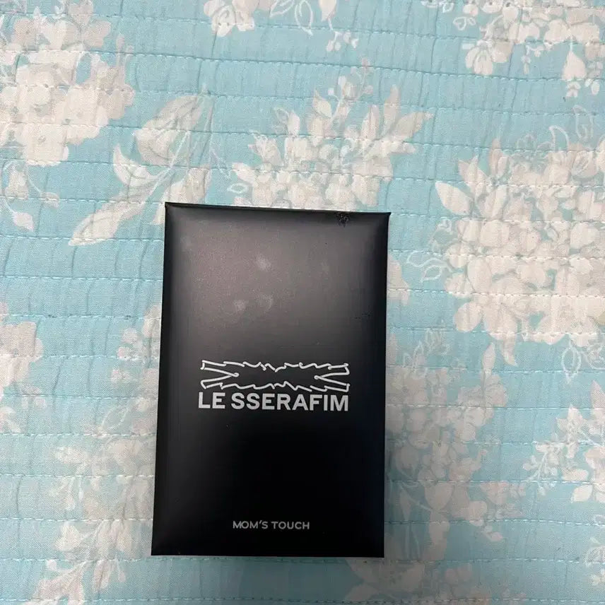 맘스터치 르세라핌 콜라보 포토카드 미개봉