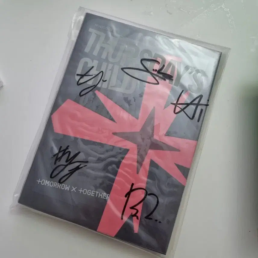 투모로우바이투게더 Thursday's Child 앨범 싸인 친필싸인