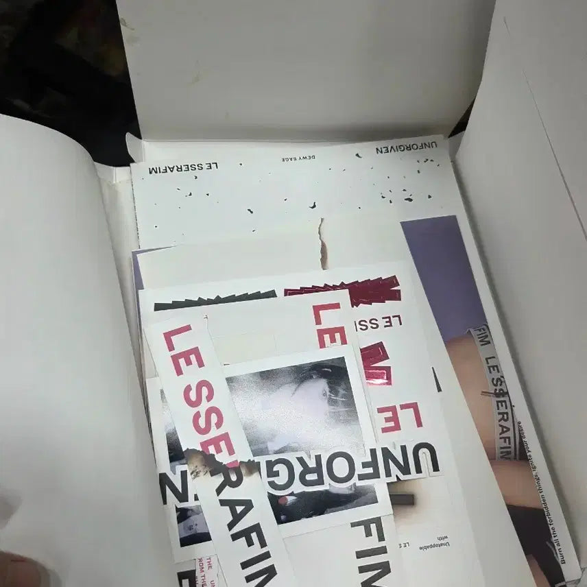 르세라핌 UNFORGIVEN 앨범 구성품