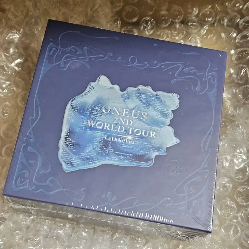 원어스ONEUS 2ND 월드투어 La Dolce Vita 키트 미개봉판매