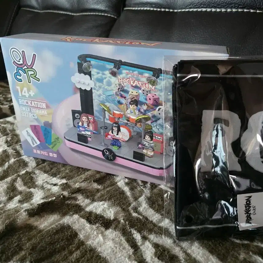 QWER 락케이션 디오라마 + 슬로건 미개봉 상품