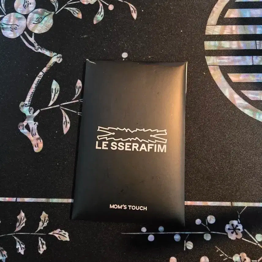 르세라핌 맘스터치 포카