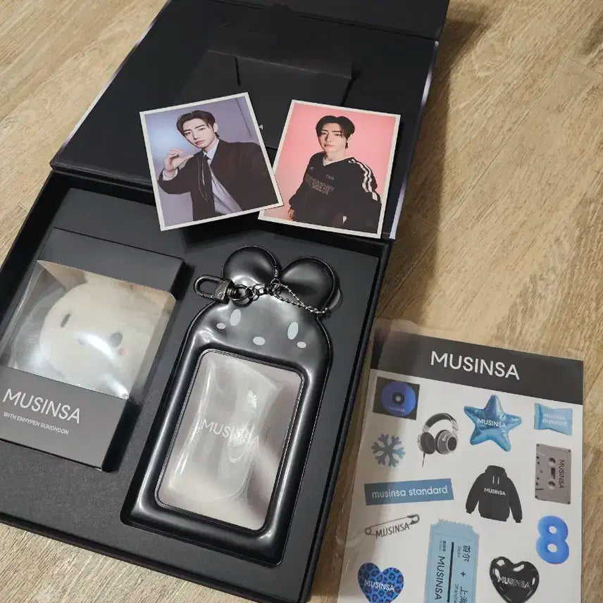 무신사 엔하이픈 성훈 기프트박스 새제품 포카 키링 등 굿즈