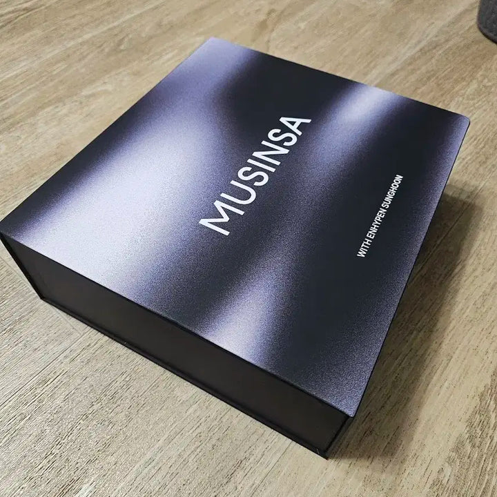 무신사 엔하이픈 성훈 기프트박스 새제품 포카 키링 등 굿즈