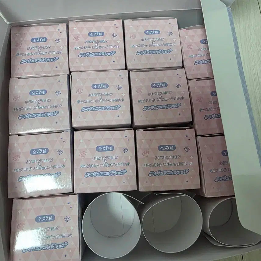 세븐틴 산리오 피규어 1 box