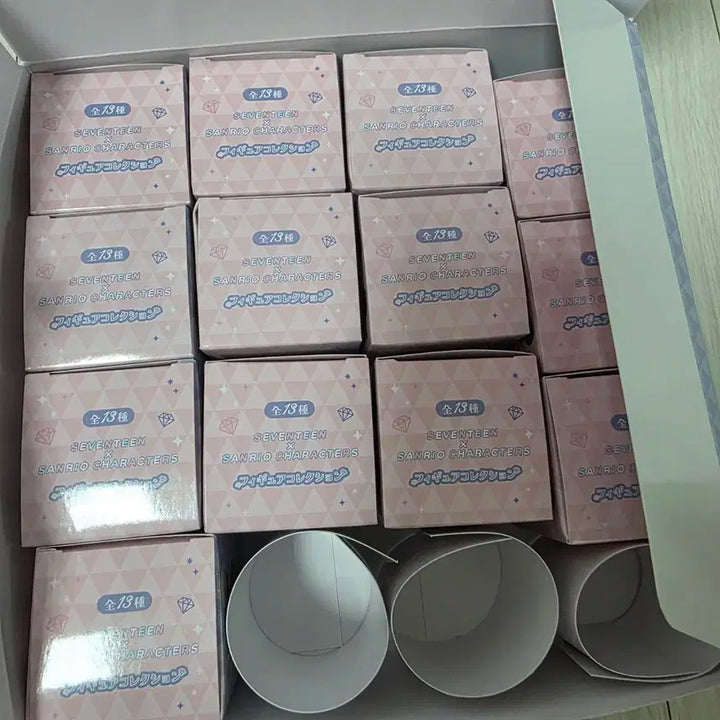 세븐틴 산리오 피규어 1 box