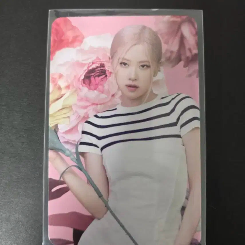 블랙핑크 블핑 THE GAME 미니어처 월드 로제 포카 포토카드