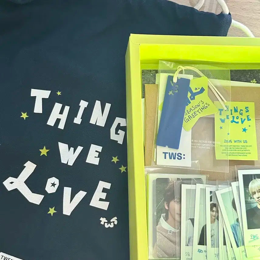 투어스 첫 시즌그리팅