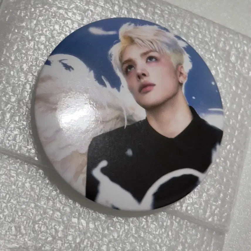 앤팀 마키 백투라이프 back to life 팝업 한정 캔뱃지