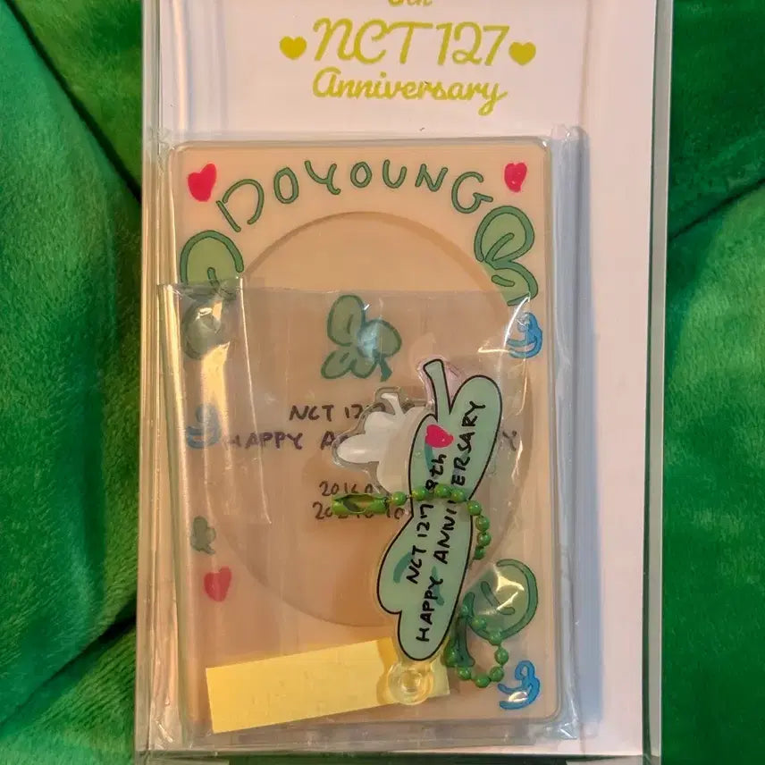 엔시티127 8주년  도영 아크릴 포토카드 스탠드 양도해요