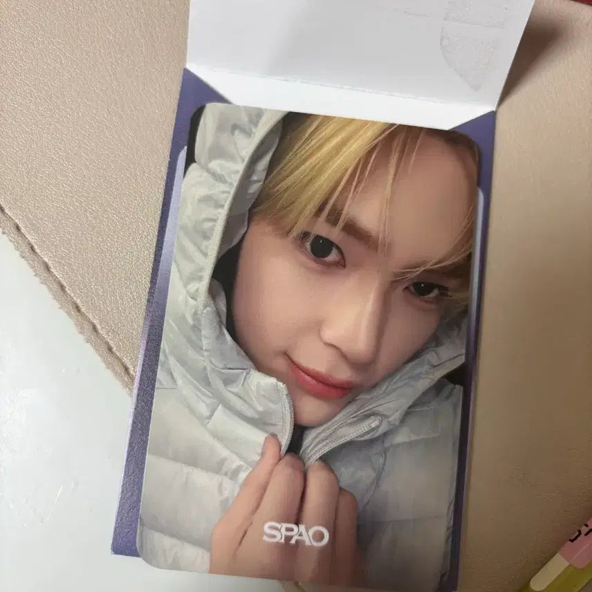 제베원 스파오 성한빈 포카 경량패딩 포토카드 제로베이스원