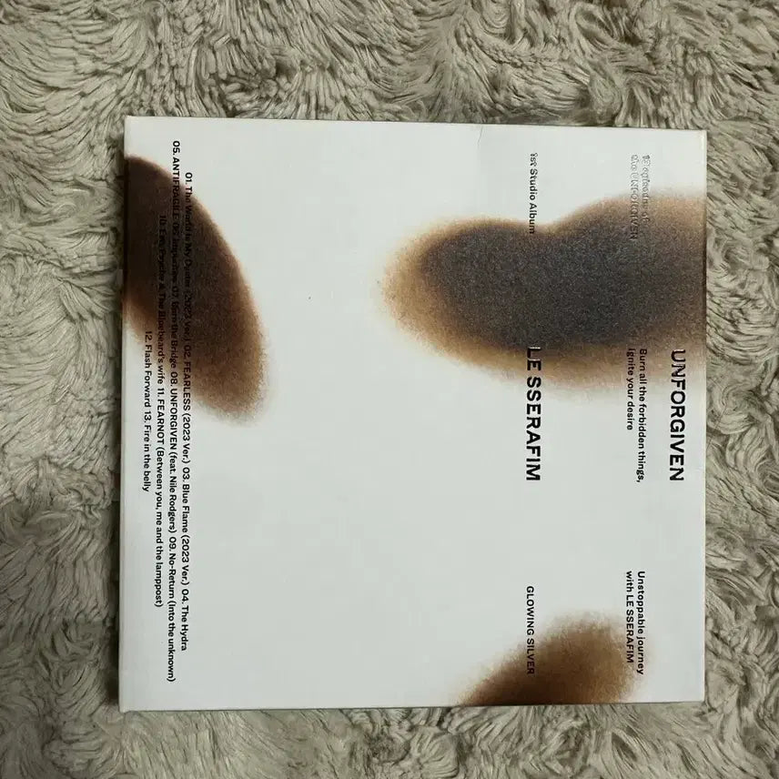 LE SSERAFIM 르세라핌 UNFORGIVEN (GLOWING SIL