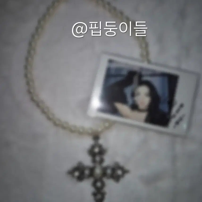 피프티피프티 팬미팅 키나 친필 싸폴, 키나 목걸이 일괄 판매