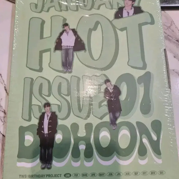 새상품) 투어스 도훈 생일박스 키어트 판매합니다