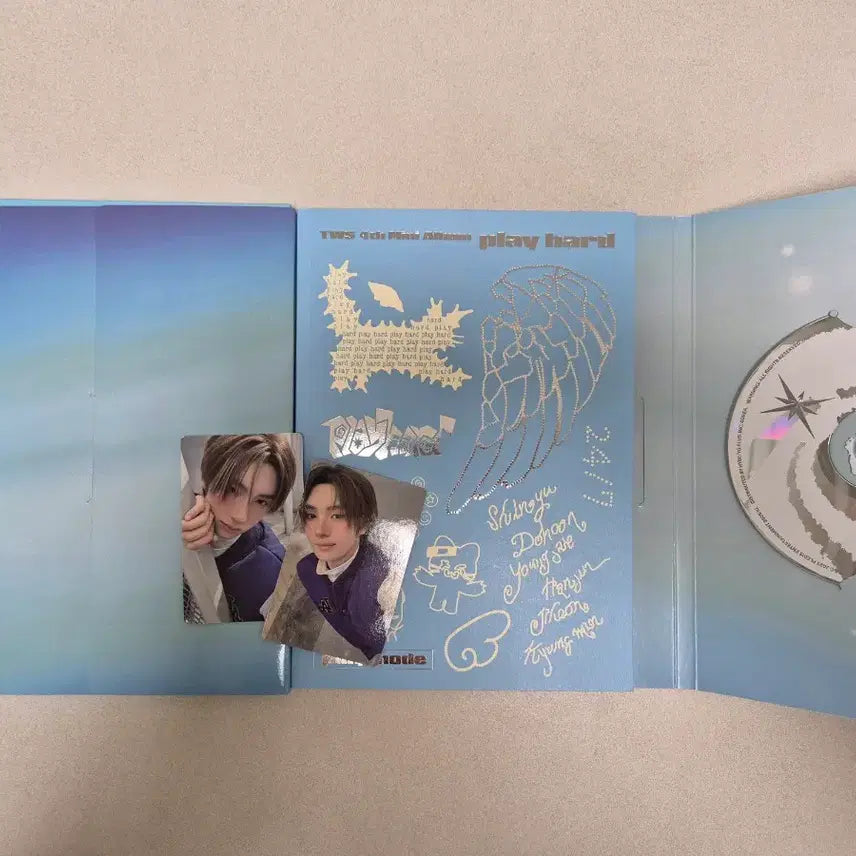 투어스 미니4집 비매 앨범