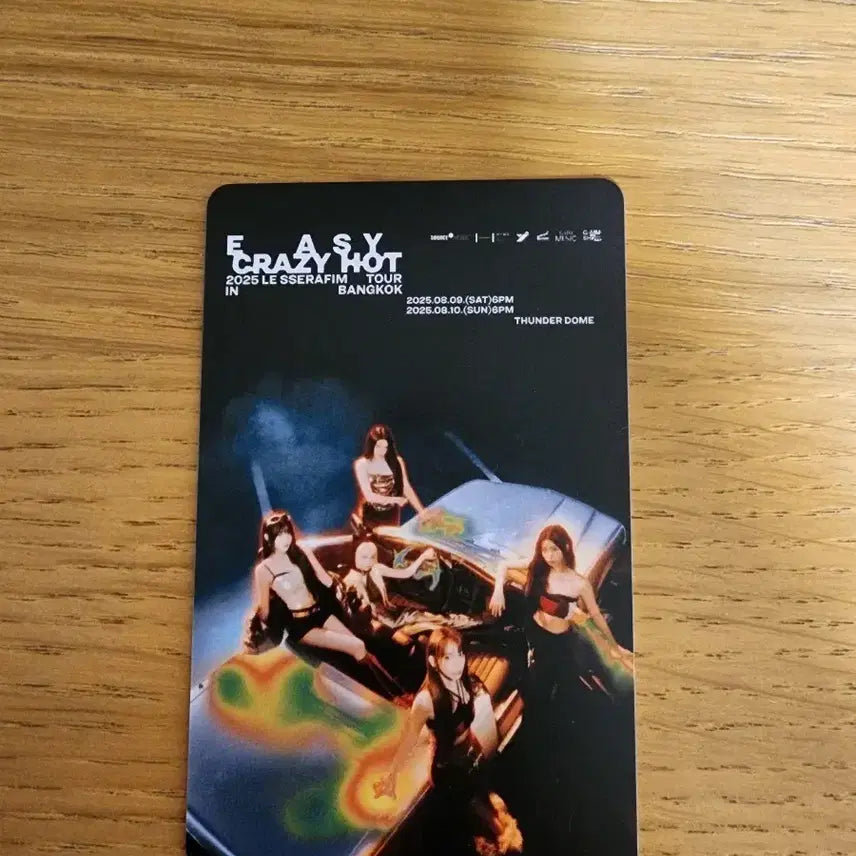 르세라핌 Easy Crazy Hot in bangkok 한정 단체 포토카