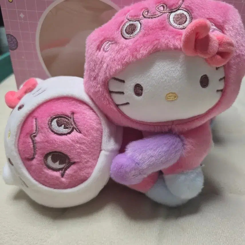 키&헬로키티 콜라보팝업 허그인형