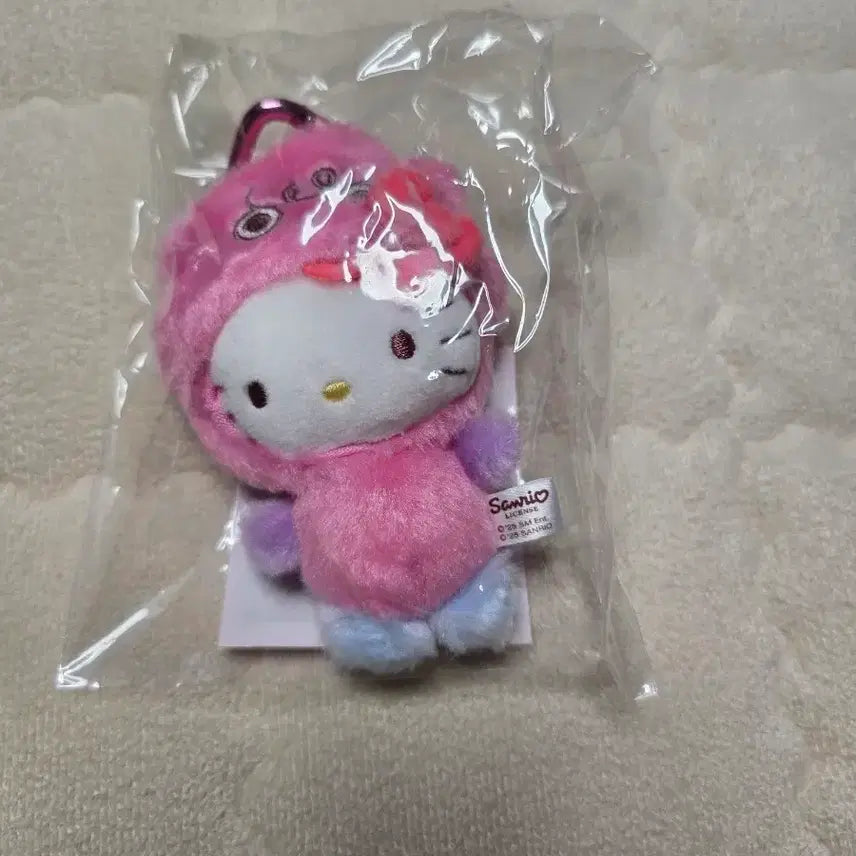 키&헬로키티 콜라보팝업 키티인형 키링