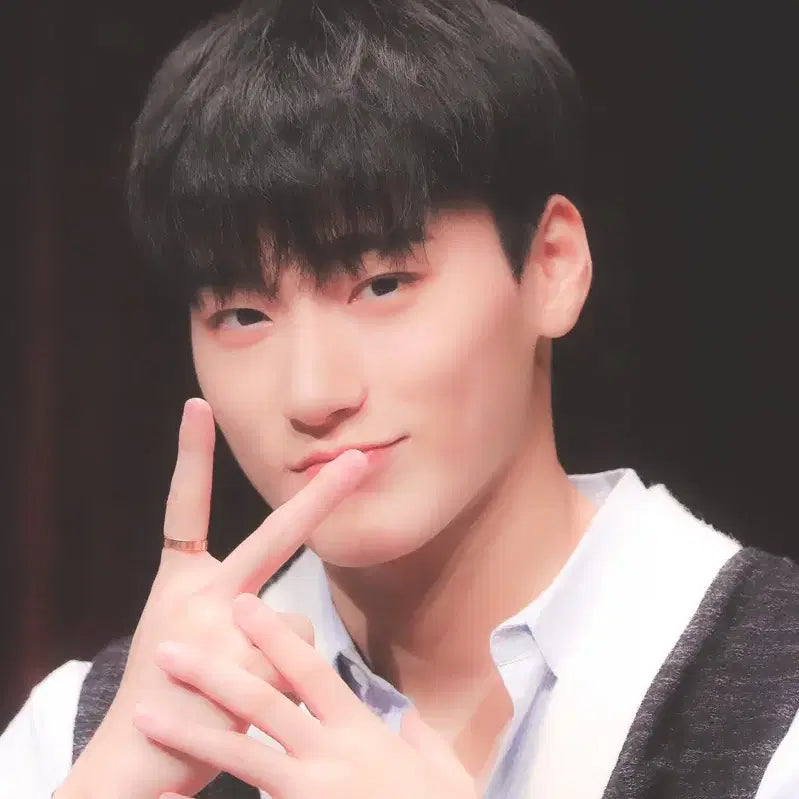 에이티즈 최산 싸인 폴라로이드