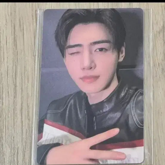 성훈 윙크 포카(아직 포장 안 뜯었어요!)