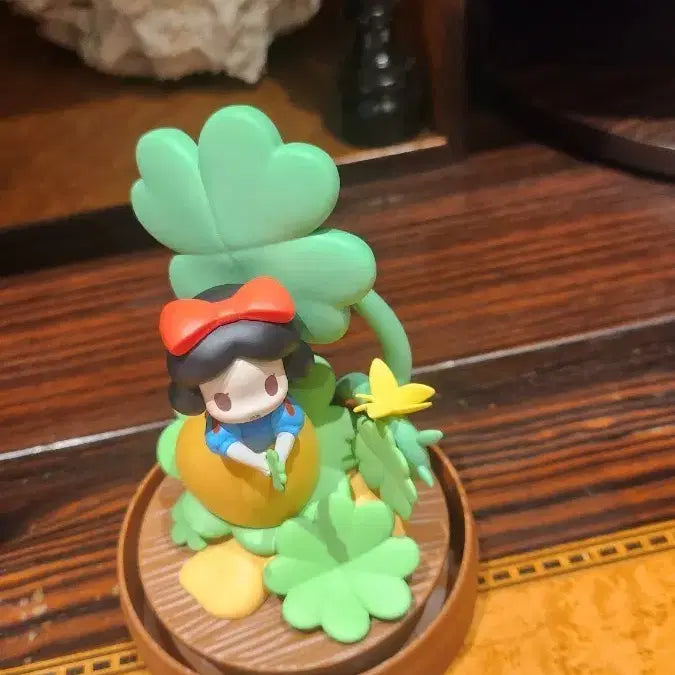 디즈니 백설공주 클로버 피규어