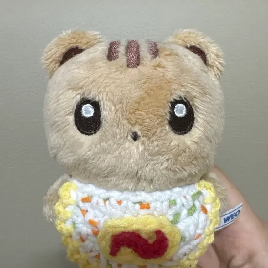 더보이즈 큐 인형 팝니다 인형이랑 지금 입고있는 앞치마도 같이 드려요