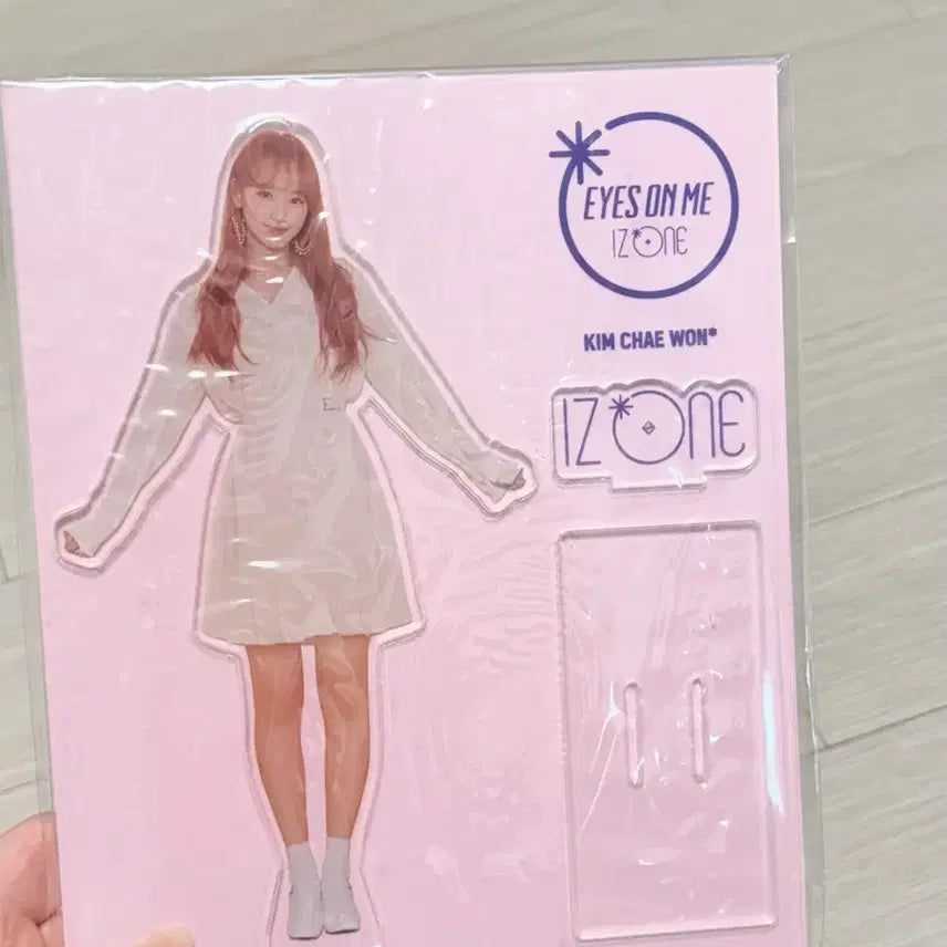 아이즈원 김채원 아크릴 스탠드 판매합니다