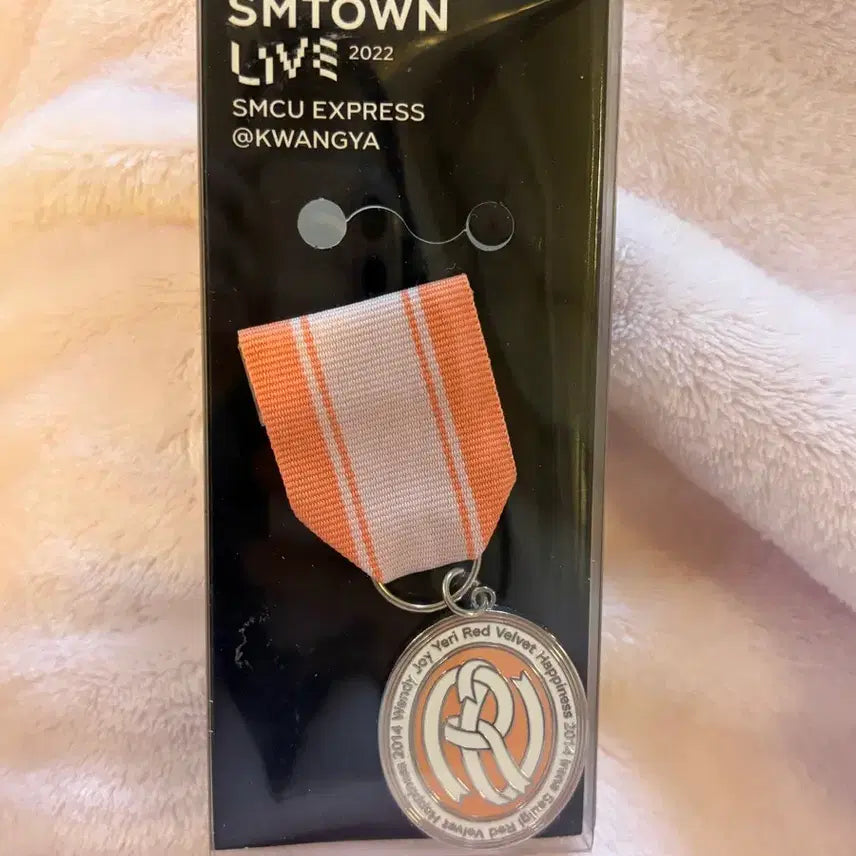 레드벨벳 아이린 smcu 엠블럼 뱃지 새상품 미개봉