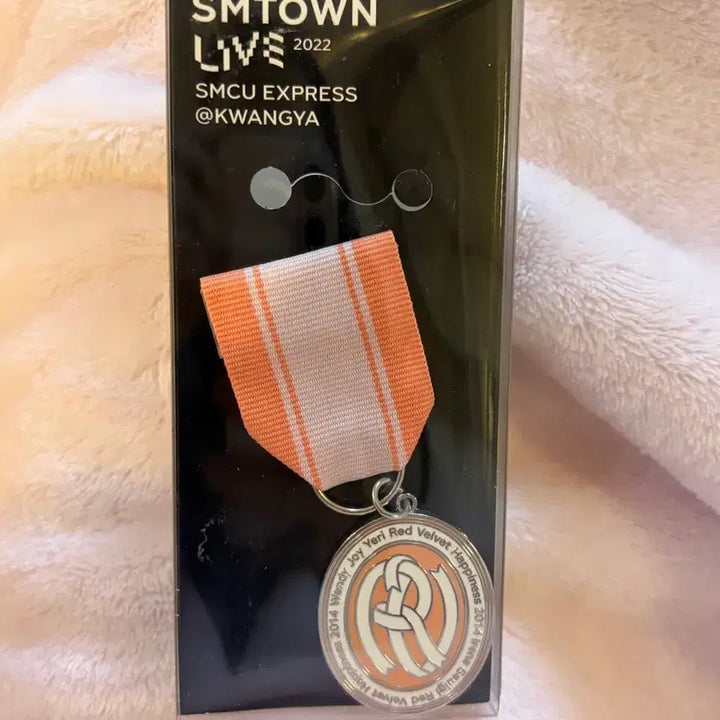 레드벨벳 아이린 smcu 엠블럼 뱃지 새상품 미개봉