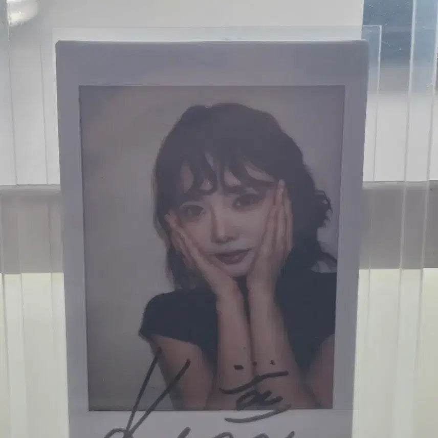 피프티피프티 키나 싸인 폴라로이드
