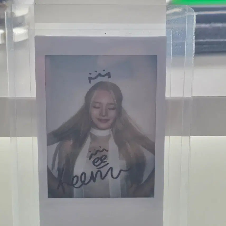 피프티피프티 키나 친필 싸인 폴라로이드
