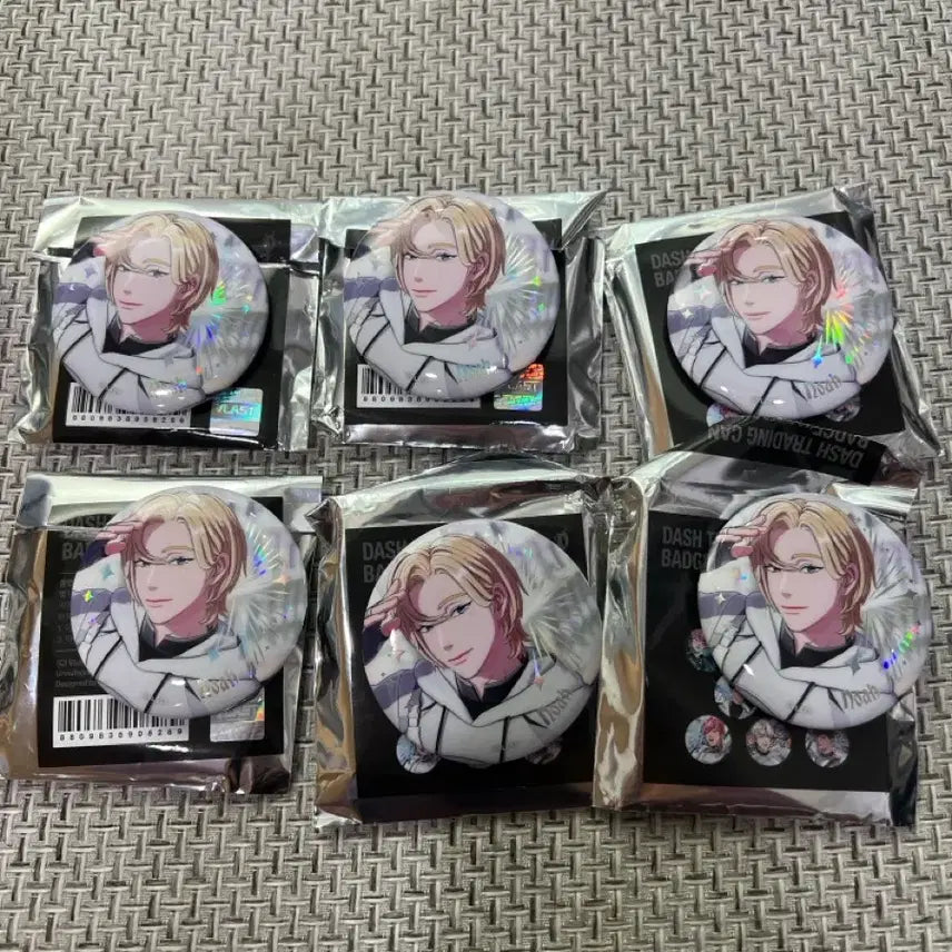 플레이브 대쉬 캔뱃지 백노아 6개