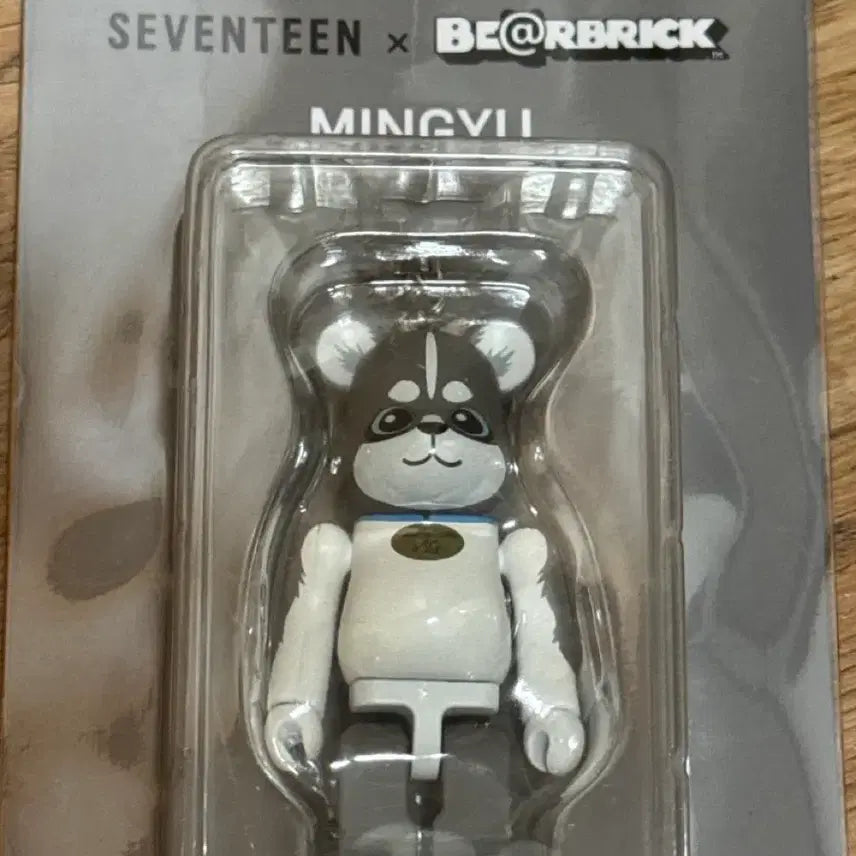 세븐틴 베어브릭 키링 100% 미개봉 새상품 민규 mingyu