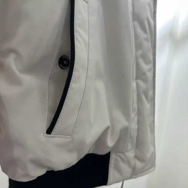 [BUNJANG] National Geographic Taruga Duck-Down Padded Jacket Unisex Size S / 무료배송 내셔널지오그래픽 타루가 덕다운 오리털 패딩 점퍼 공용 S