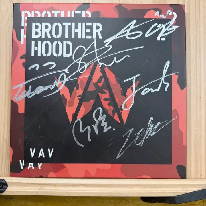 VAV(브이에이브이)친필싸인앨범BROTHERHOOD[미니2집],2016년