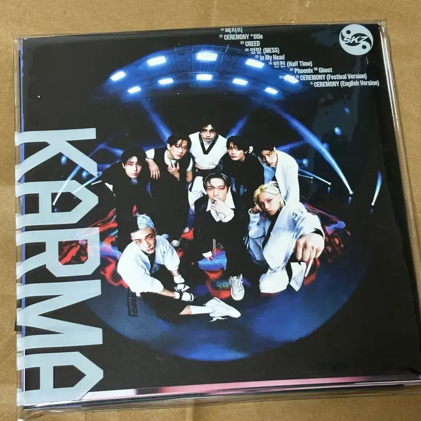 Stray kids 정규 4집 KARMA 한정반 앨범