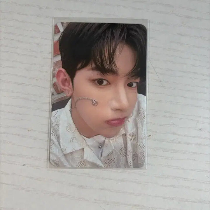 제로베이스원 장하오 목걸이 포카 팔아요!