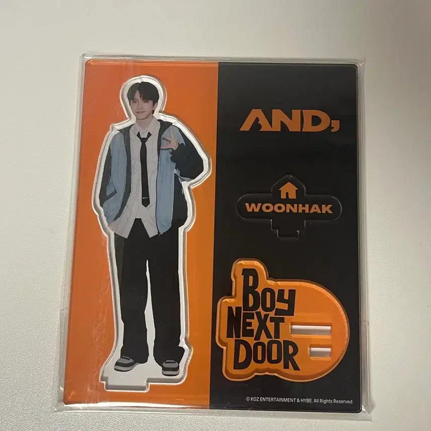 보이넥스트도어 운학 아크릴 스탠드 양도