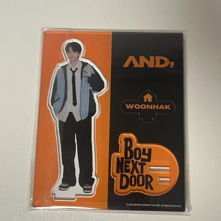 보이넥스트도어 운학 아크릴 스탠드 양도