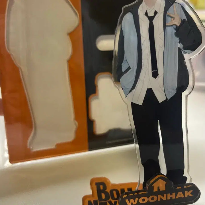 보이넥스트도어 운학 아크릴 스탠드 양도