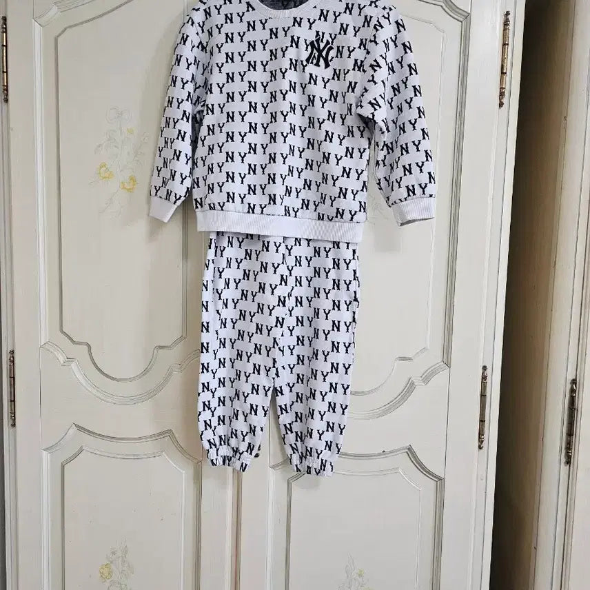 [BUNJANG] MLB Kids Classic Monogram Set (Size 130) / MLB 키즈 클래식 모노그램 세트(130)