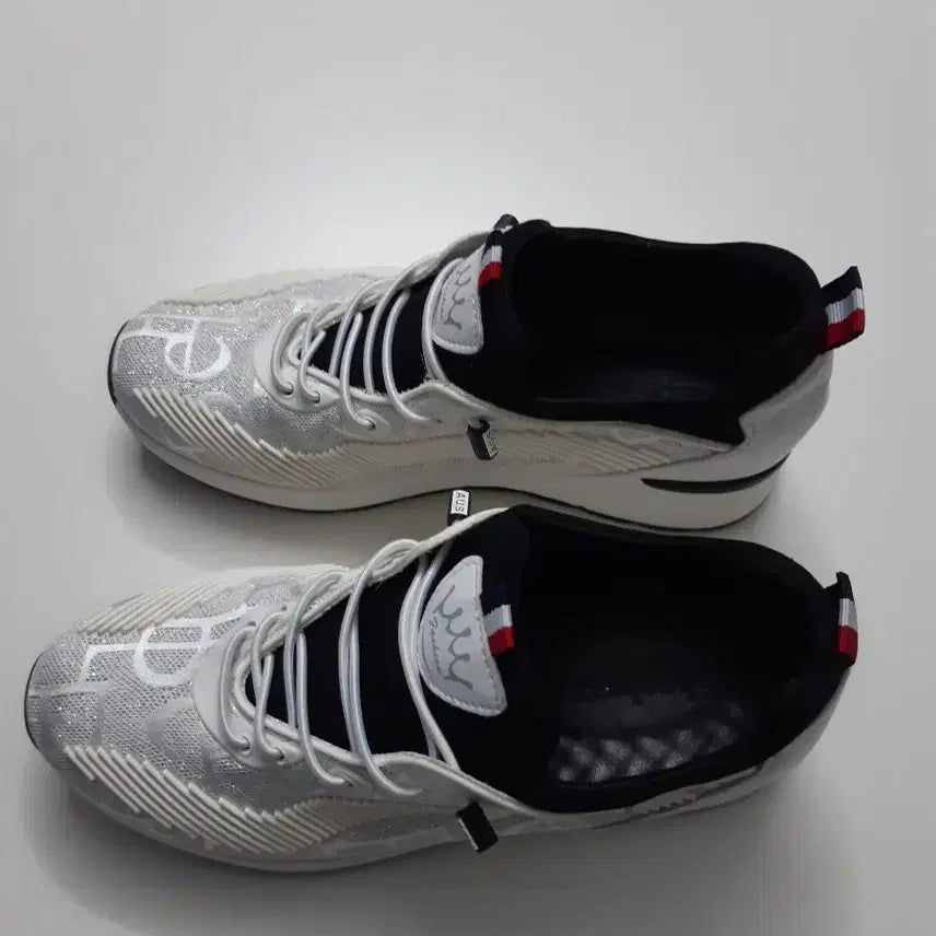 [BUNJANG] Women's Running Shoes (Size 240) / 여성슈베운동화240