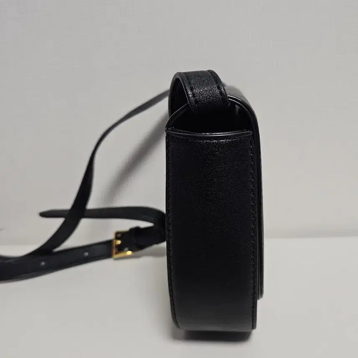 [BUNJANG] LAP Black Crossbody Bag / LAP 블랙 크로스백 가방