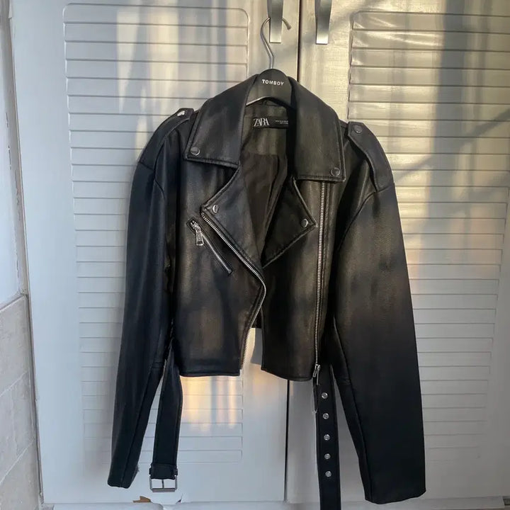 [BUNJANG] Zara Vintage Faux Leather Crop Biker Jacket (M) / 자라 공홈 빈티지 페이크 레더 크롭 바이커 점퍼(M)