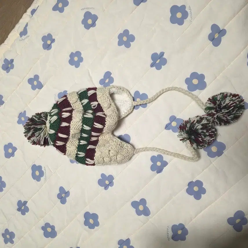 [BUNJANG] Women's Knit Hat with Ear Flaps / 폼폼이 털모자 귀덮개 니트 모자 여성용