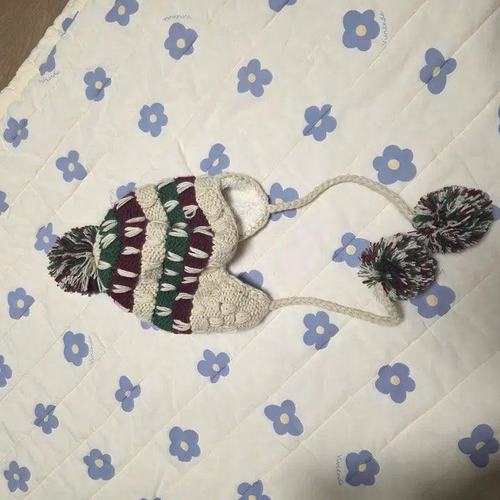 [BUNJANG] Women's Knit Hat with Ear Flaps / 폼폼이 털모자 귀덮개 니트 모자 여성용