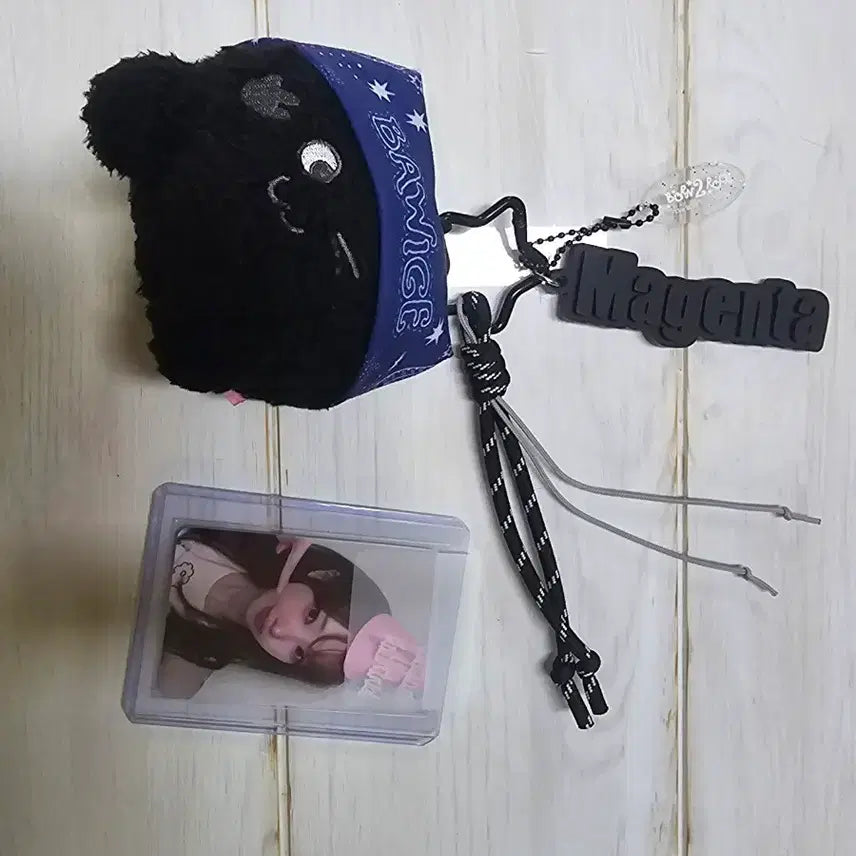 QWER 마젠타 락 보이스키링 히든 판매 포카포함