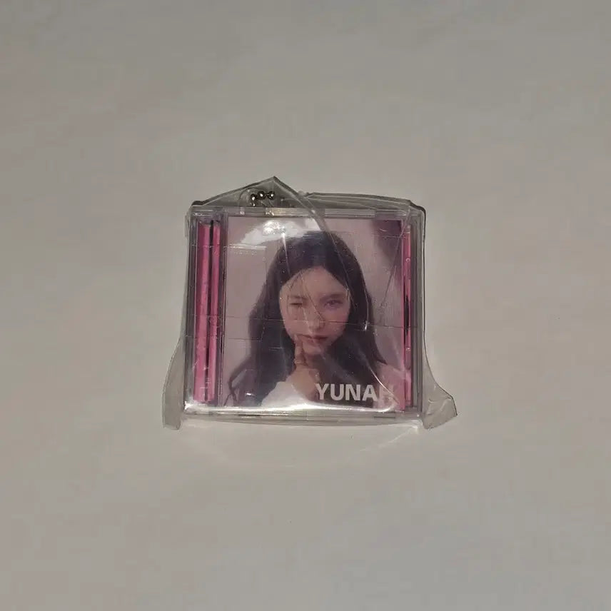 [반다이] 아일릿 윤아 미니 CD 키링 가챠