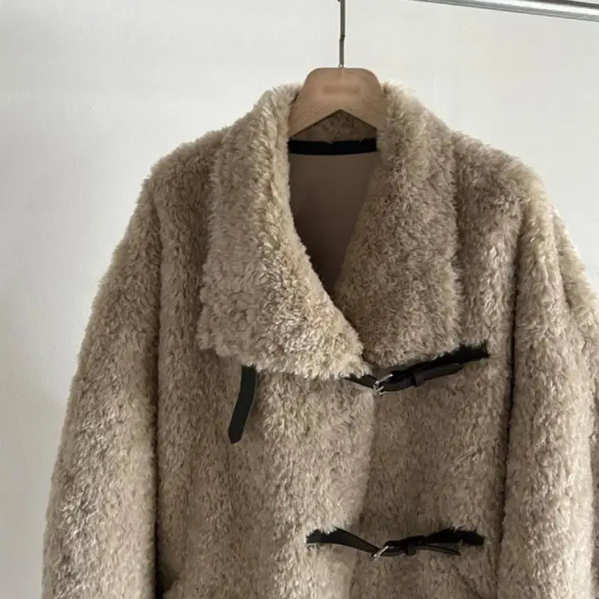 [BUNJANG] Buckled Fur Mouton Coat / 버클 퍼 무스탕