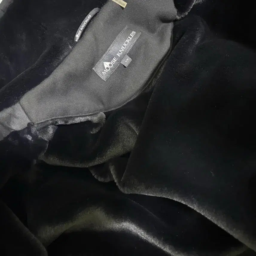 [BUNJANG] Moose Knuckles Bunny Sweatshirt Limited Edition / 무스너클 버니스웨터 한정판